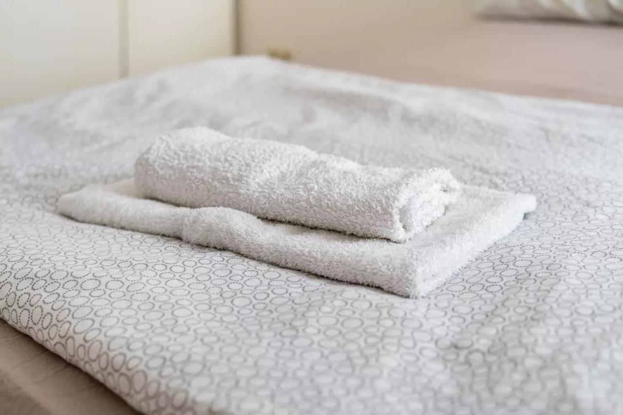 Next Home - Free Parking & Wifi - Badewanne Duisburg Bagian luar foto
