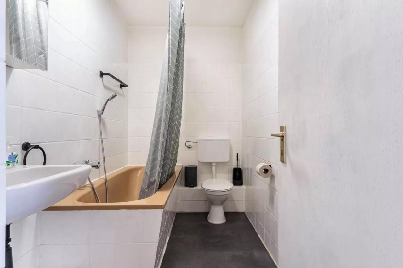 Next Home - Free Parking & Wifi - Badewanne Duisburg Bagian luar foto
